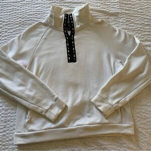 Women’s size small Nike sweatshirt With Pockets, White